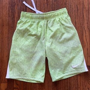 Boys Nike Basketball shorts Sz M